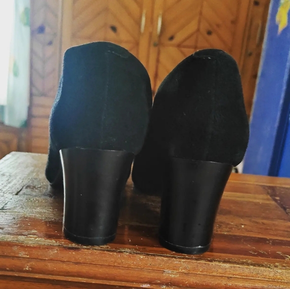 Black imported Block Heel - Picture 3 of 10